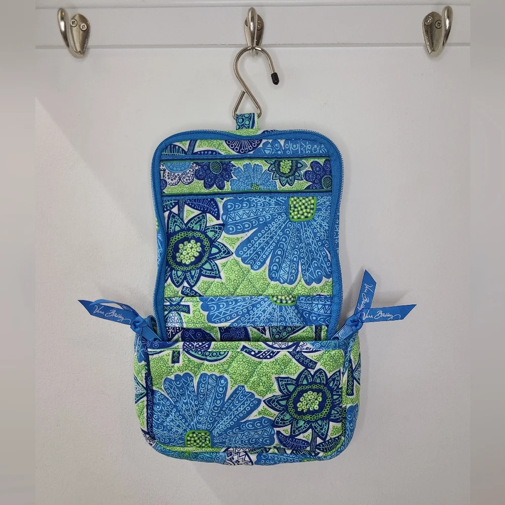 Vera Bradley Hanging Essentials Cosmetic Accessory Bag Blue Doodle Daisy Print